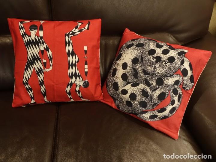 Antig&uuml;edades: 2 COJINES DECORATIVOS