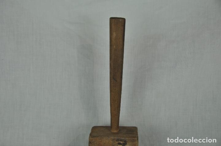 Antig&uuml;edades: Mazo de madera cuadrado - Foto 3