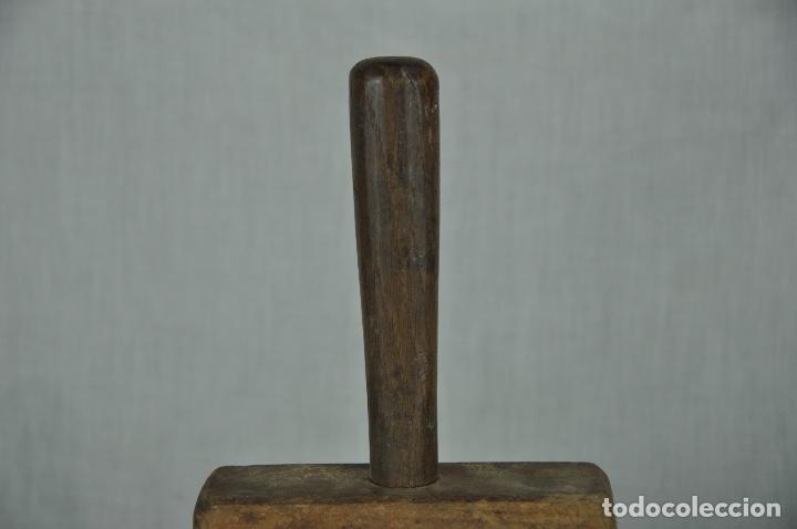 Antig&uuml;edades: Mazo de madera franc&eacute;s - Foto 3