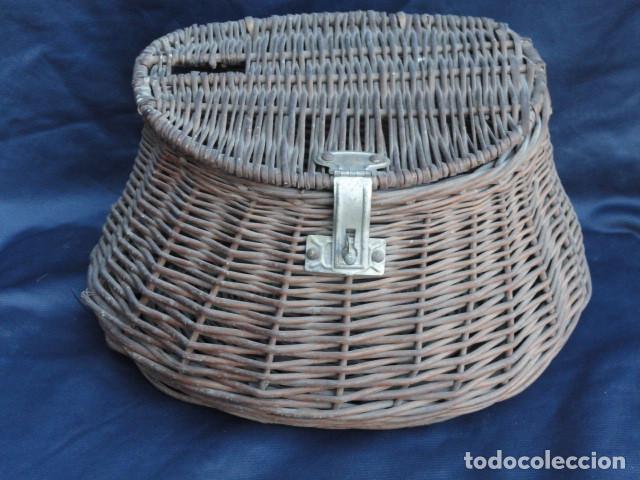 Antig&uuml;edades: CESTA DE PESCA DE MIMBRE. - Foto 1