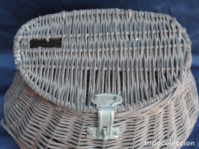Antig&uuml;edades: CESTA DE PESCA DE MIMBRE. - Foto 2