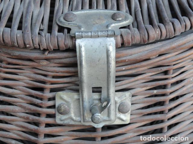 Antig&uuml;edades: CESTA DE PESCA DE MIMBRE. - Foto 3