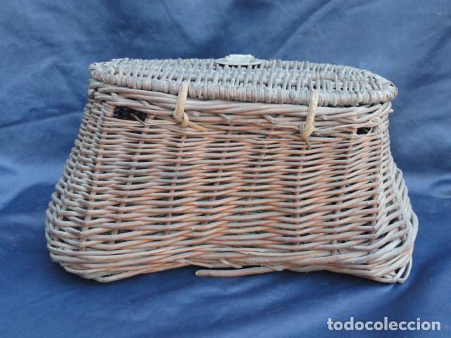 Antig&uuml;edades: CESTA DE PESCA DE MIMBRE. - Foto 5