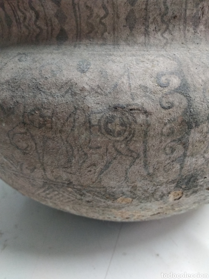 Antig&uuml;edades: Cer&aacute;mica pintada a mano con marca en base - Foto 2