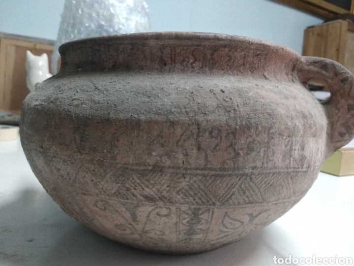 Antig&uuml;edades: Cer&aacute;mica pintada a mano con marca en base - Foto 3