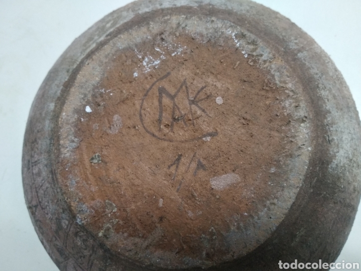 Antig&uuml;edades: Cer&aacute;mica pintada a mano con marca en base - Foto 4