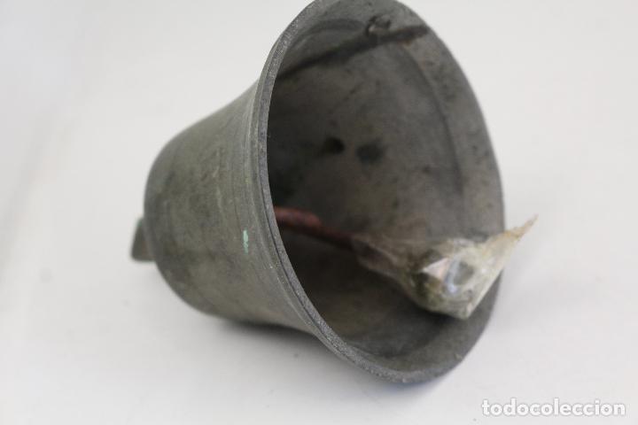 Antig&uuml;edades: campana de bronce CON ANCLA grabada - Foto 2