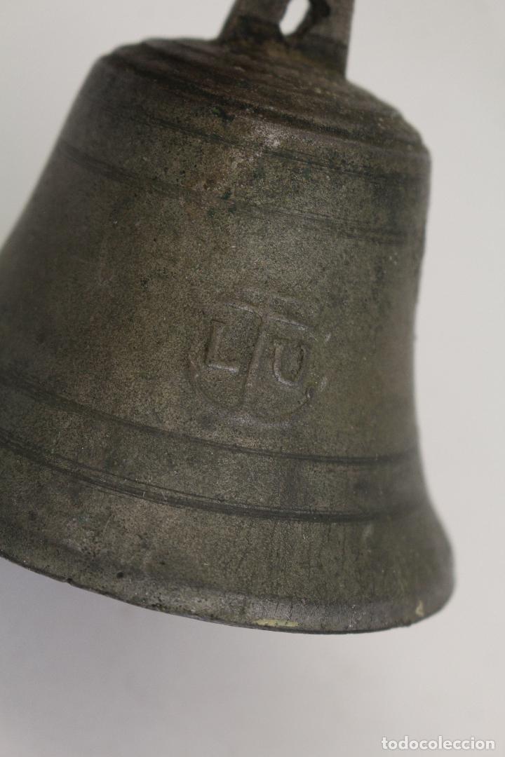 Antig&uuml;edades: campana de bronce CON ANCLA grabada - Foto 4