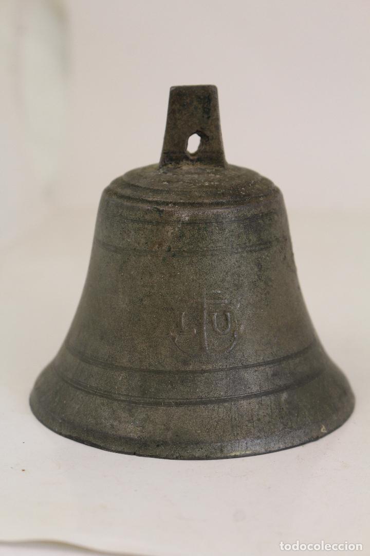 Antig&uuml;edades: campana de bronce CON ANCLA grabada - Foto 1
