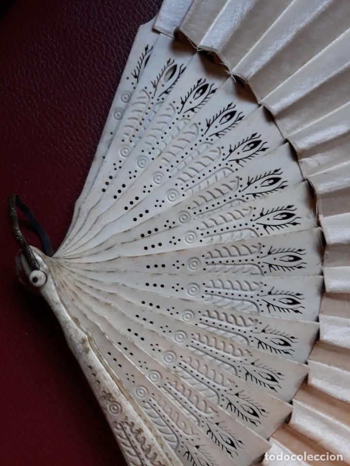 Antigüedades: Abanico de seda pintado a mano con varillas de hueso. Siglo XIX - Foto 6 - 217618213