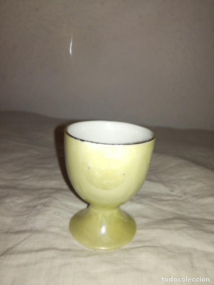 Antig&uuml;edades: Huevera de porcelana nacarada - Foto 2