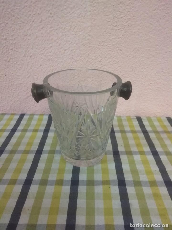 Antiquit&eacute;s: Cubitera de cristal y plata los pomos