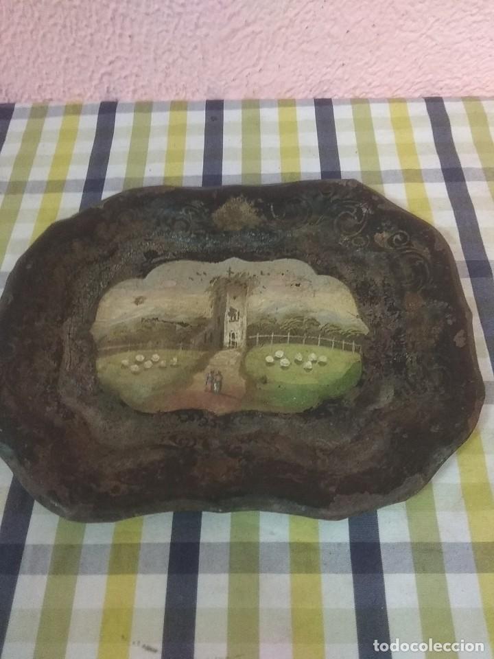 Antig&uuml;edades: Bandeja de chapa pintadas - Foto 2