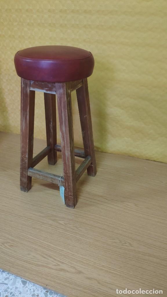 Antig&uuml;edades: TABURETE EN MADERA Y ASIENTO TAPIZADO, 6000-135A - Foto 3
