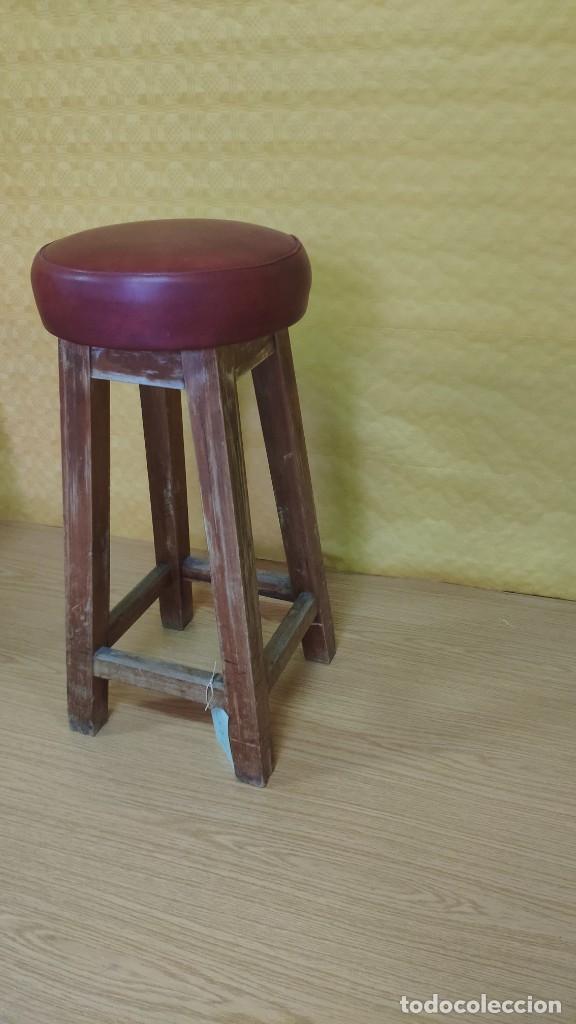 Antig&uuml;edades: TABURETE EN MADERA Y ASIENTO TAPIZADO, 6000-135A - Foto 4