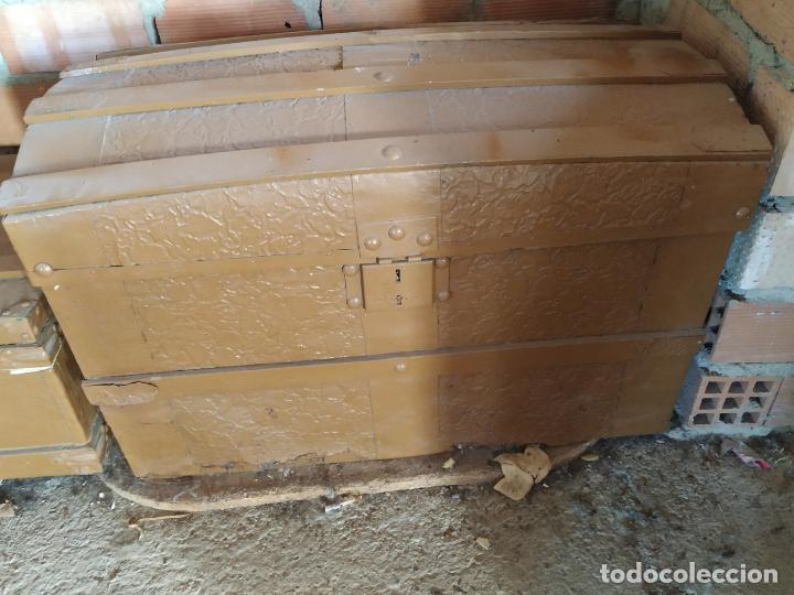 Antig&uuml;edades: Antiguo BAUL DE MADERA . A&ntilde;os 50. - Foto 1