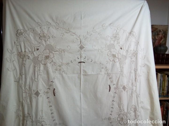 Antig&uuml;edades: ** MANTEL BORDADO A MANO. 3 M. (Rf:E-2/a*) - Foto 4