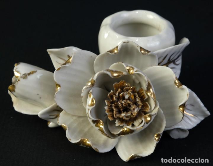 Antig&uuml;edades: Candelero en porcelana con forma de rosa - Foto 4