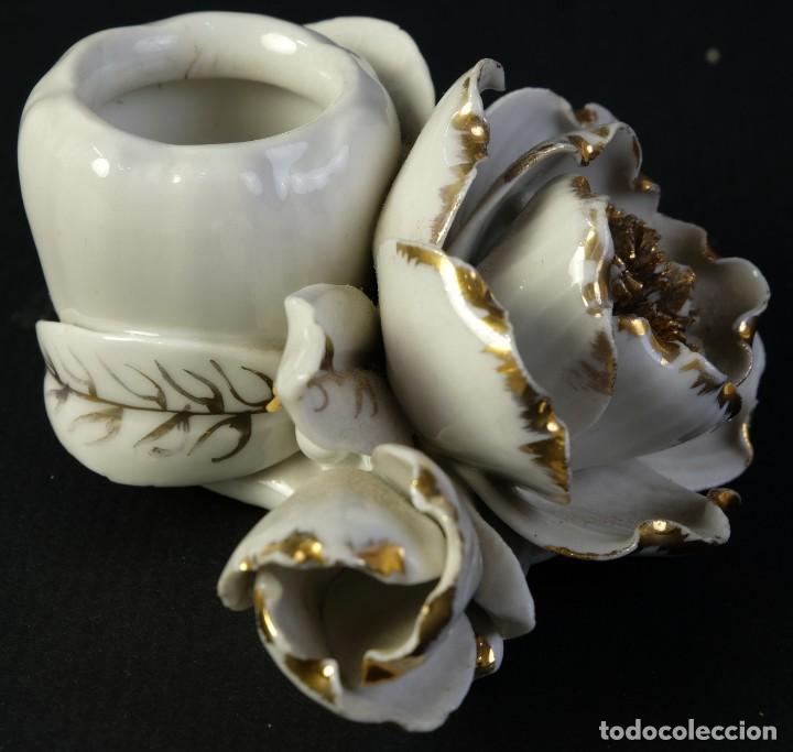Antig&uuml;edades: Candelero en porcelana con forma de rosa - Foto 5
