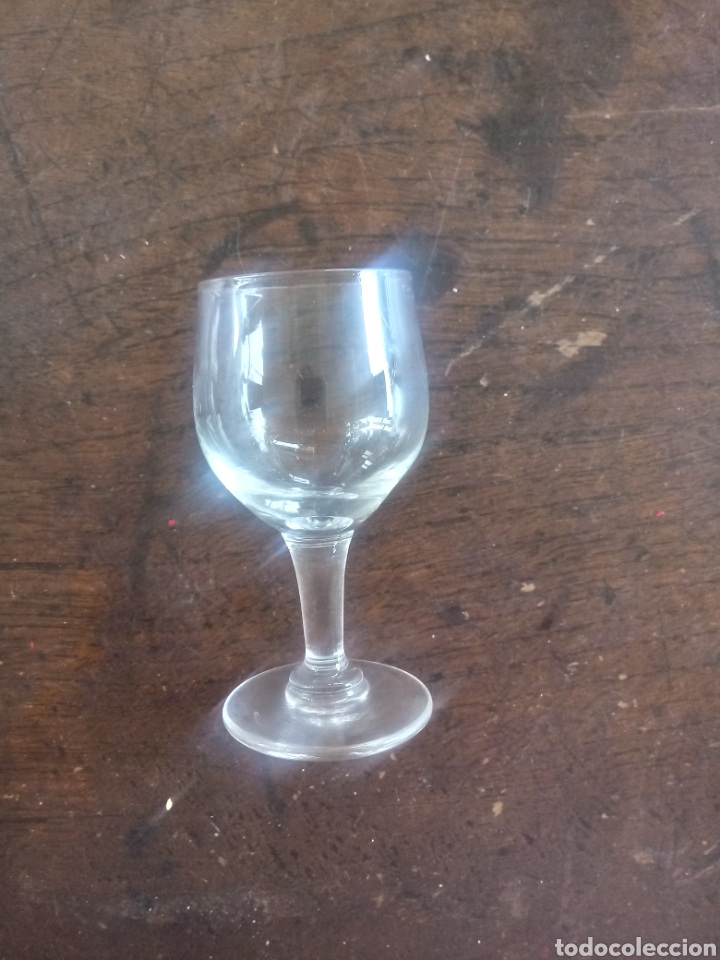 Antig&uuml;edades: Licorera de cristal liso y 6 copitas - Foto 5
