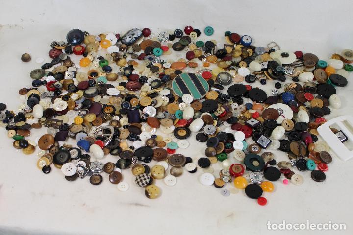 Antig&uuml;edades: gran lote de botones - Foto 2