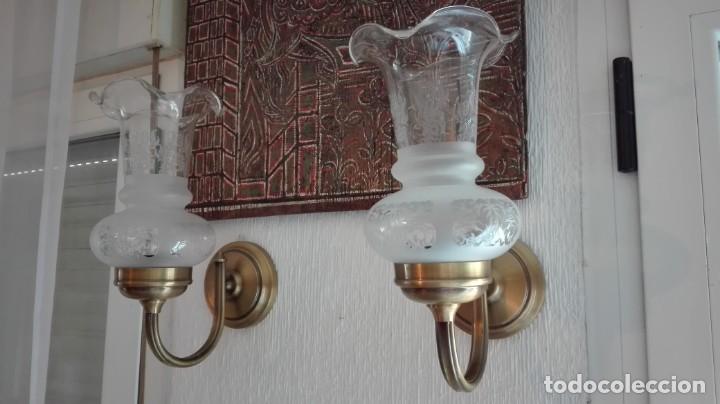 Antig&uuml;edades: Pareja de apliques de pared con tulipa - Foto 1