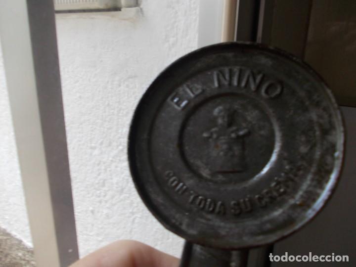 Antig&uuml;edades: aceitera antigua hecha a mano - Foto 3