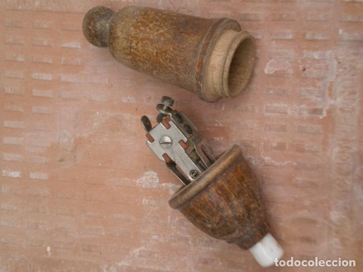 Antig&uuml;edades: INTERRUPTOR DE BOT&Oacute;N REALIZADO EN MADERA , MUY RARO - Foto 2
