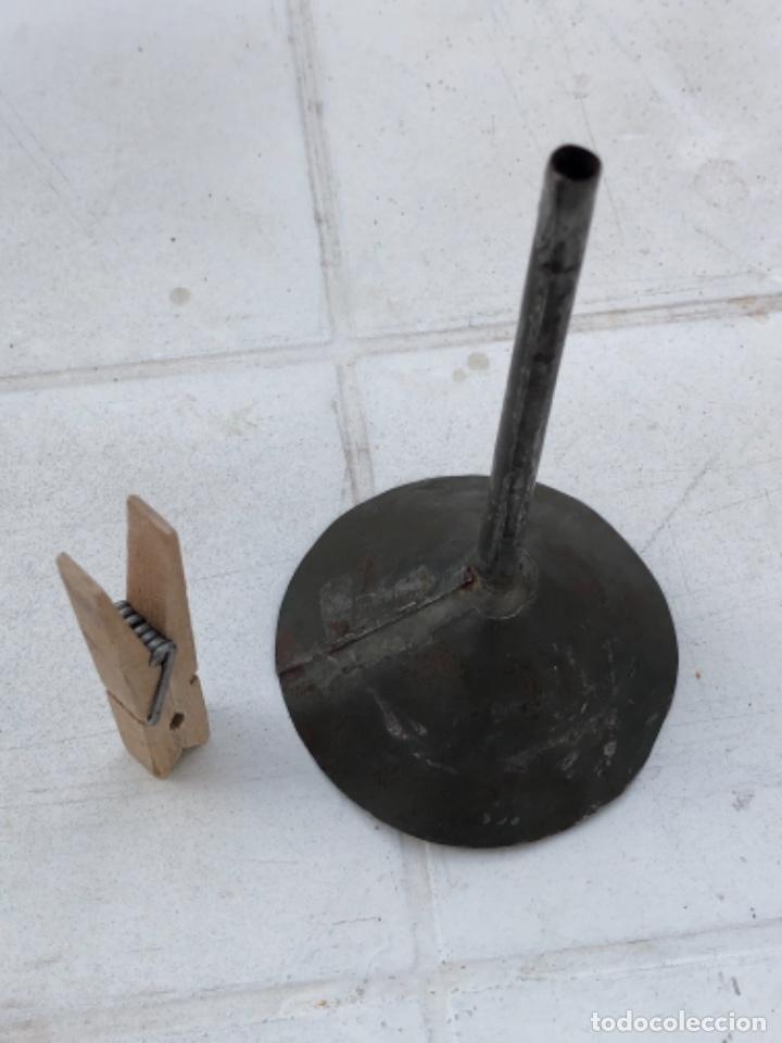 Antig&uuml;edades: Embudo de hojalata - Foto 2