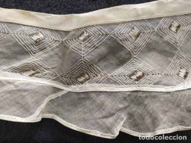 Antig&uuml;edades: ANTIGUO CUELLO BORDADO HILO DE PLATA - Foto 2