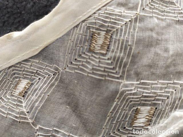 Antig&uuml;edades: ANTIGUO CUELLO BORDADO HILO DE PLATA - Foto 3