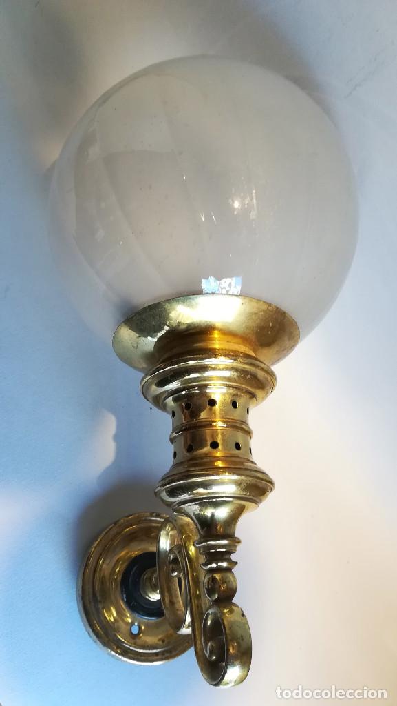 Antig&uuml;edades: APLIQUE FAROL DE BOLA DE CRISTAL TRANSLUCIDA - Foto 2