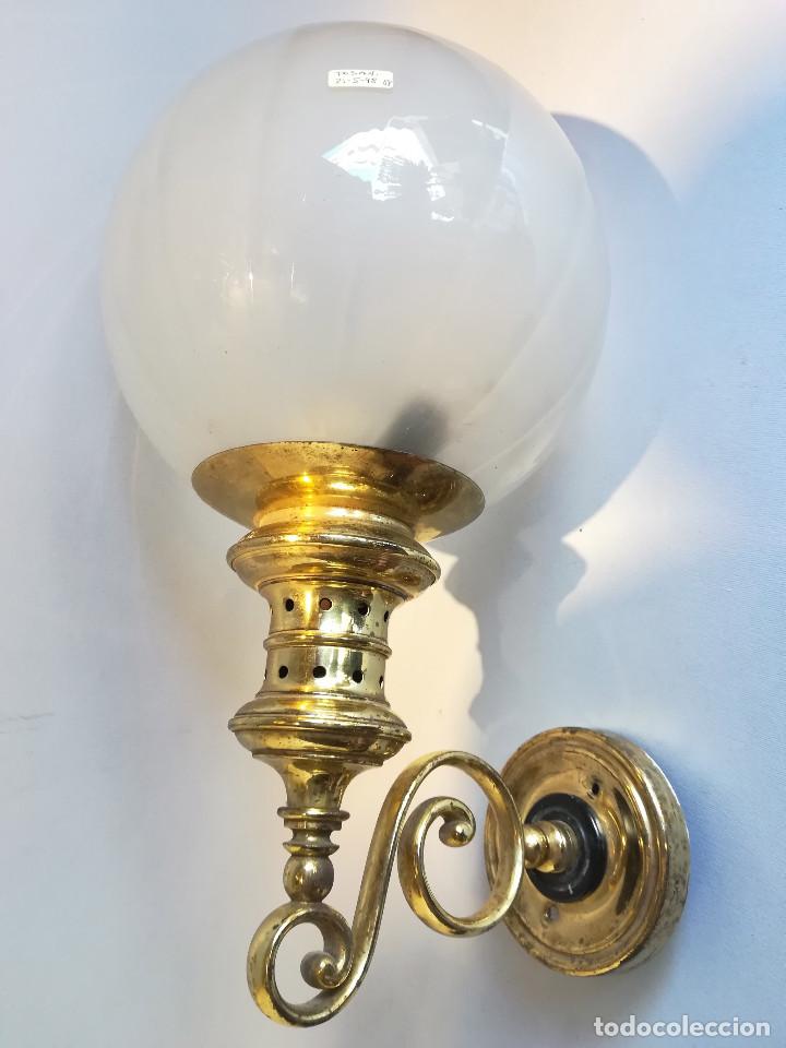Antig&uuml;edades: APLIQUE FAROL DE BOLA DE CRISTAL TRANSLUCIDA - Foto 3