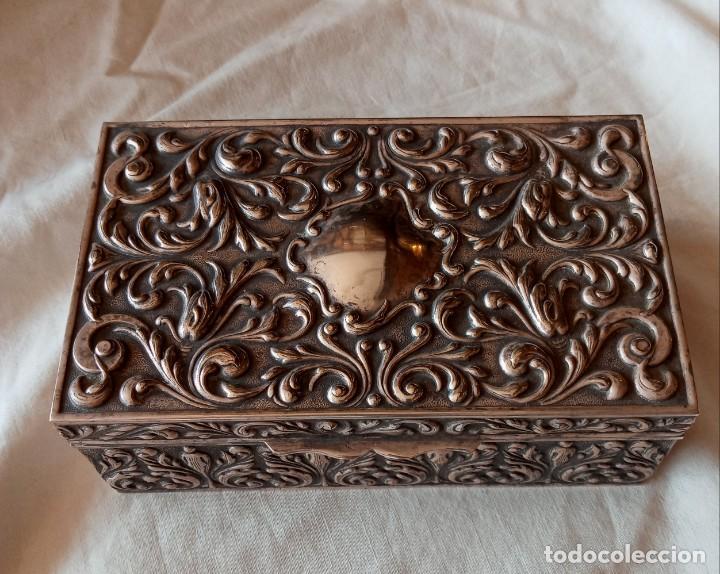 Antig&uuml;edades: Caja de metal plateado - Foto 1