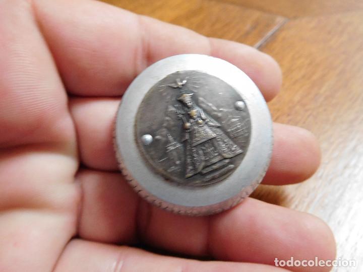 Antiguidades: Antigua caja con imagen de la virgen de Montserrat