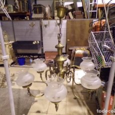 Antigüedades: GRAN LAMPARA DE BRONCE DE 6 LUCES CON TULIPAS DE CRISTAL DECORADO LISTA FUNCIONANDO