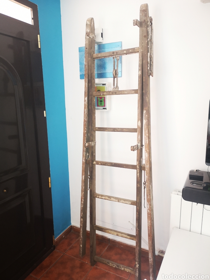 Antiguidades: Escalera polea con piezas de metal antiguo 220 cm de alto 72 de largo
