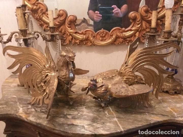 Antig&uuml;edades: 2 gallos de bronce - Foto 1