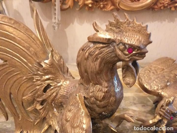 Antig&uuml;edades: 2 gallos de bronce - Foto 2