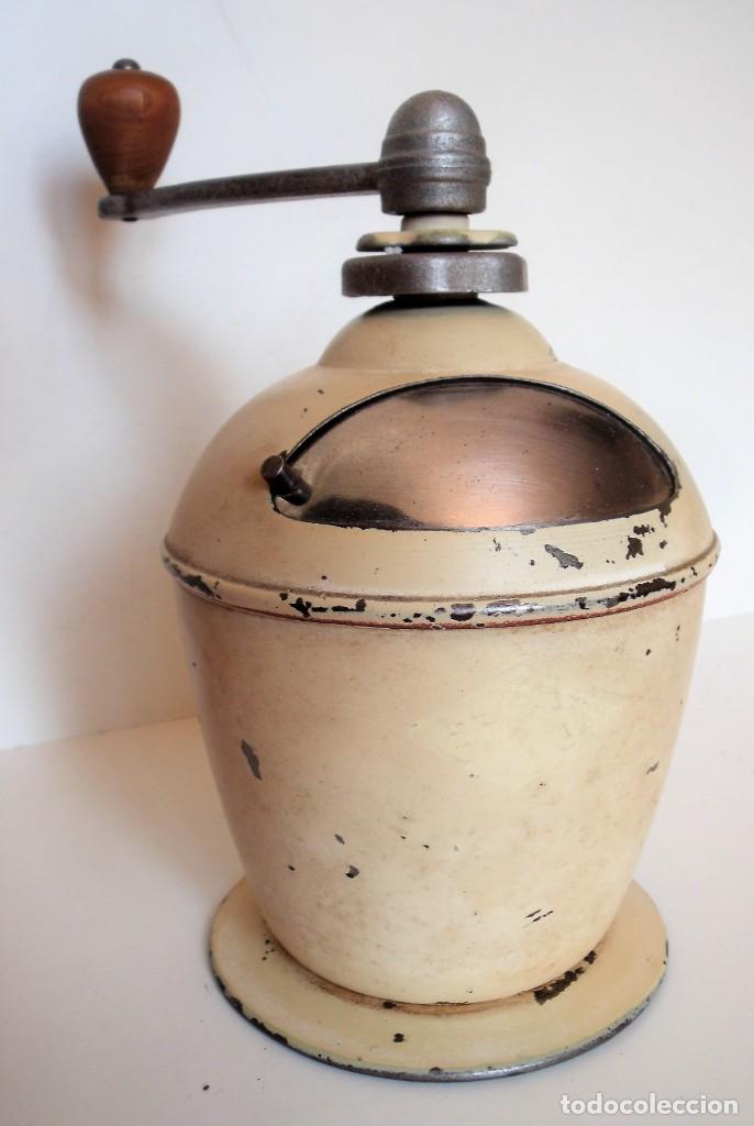 Antig&uuml;edades: MOLINILLO DE CAF&Eacute; MARCA LURA. FRANCIA. CA. 1950