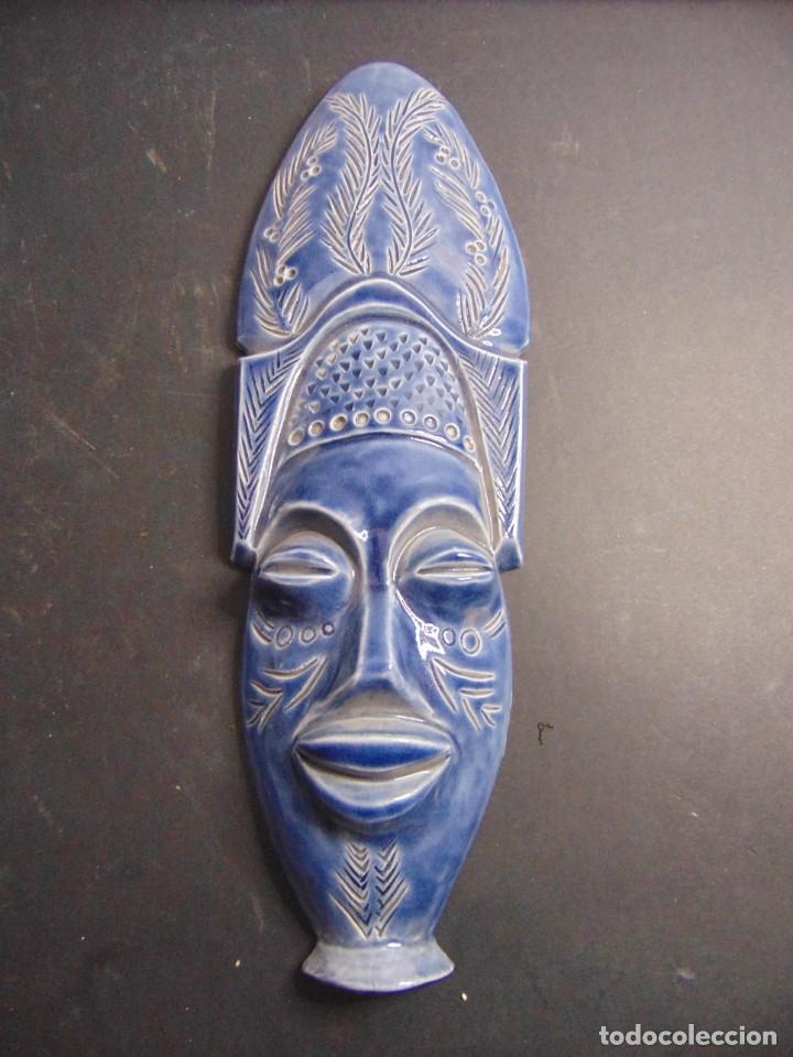 Antig&uuml;edades: M&Aacute;SCARA DE PORCELANA FECHADA EN EL 89 - Foto 1