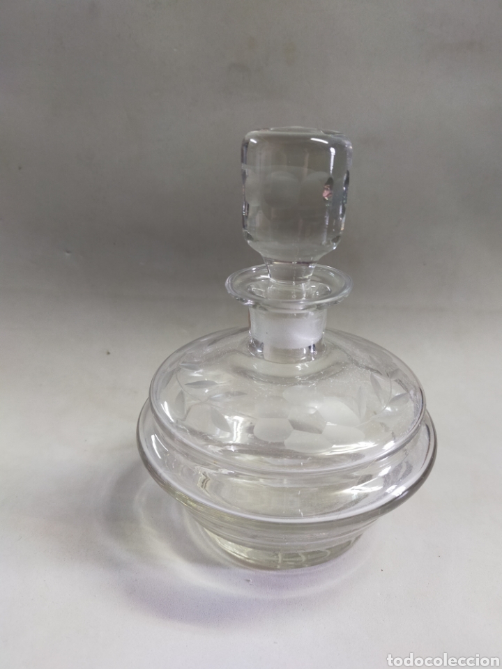 Antiquit&eacute;s: TARRO DE CRISTAL TALLADO DECORACION VEGETAL, CON TAPON