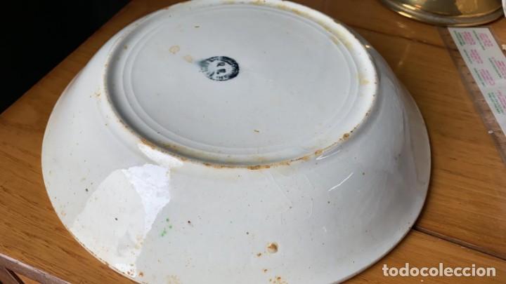Antig&uuml;edades: PLATO ANTIGUO CON FLORES DE 24 CMS. DE DIAMETRO - Foto 2