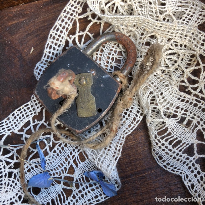 Oggetti Antichi: Antiguo candado con la llave funcionando.