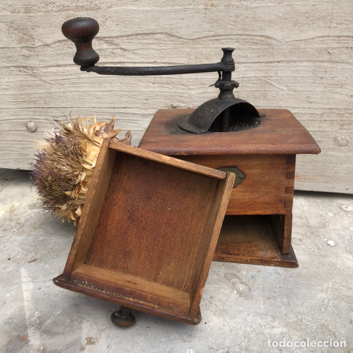 Antig&uuml;edades: Molinillo de caf&eacute; antiguo de madera . - Foto 2