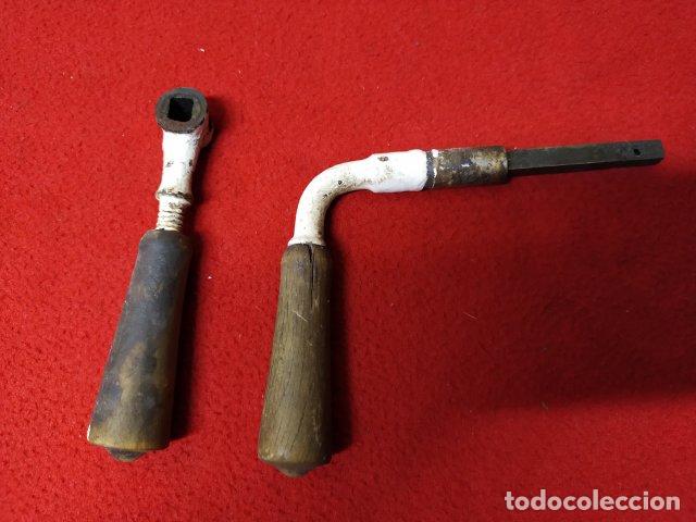 Antig&uuml;edades: ANTIGUAS MANILLAS MANGO DE MADERA - Foto 2