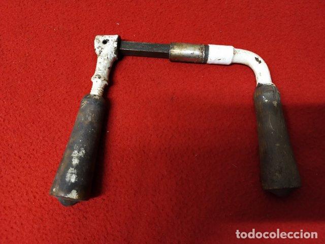 Antig&uuml;edades: ANTIGUAS MANILLAS MANGO DE MADERA - Foto 1