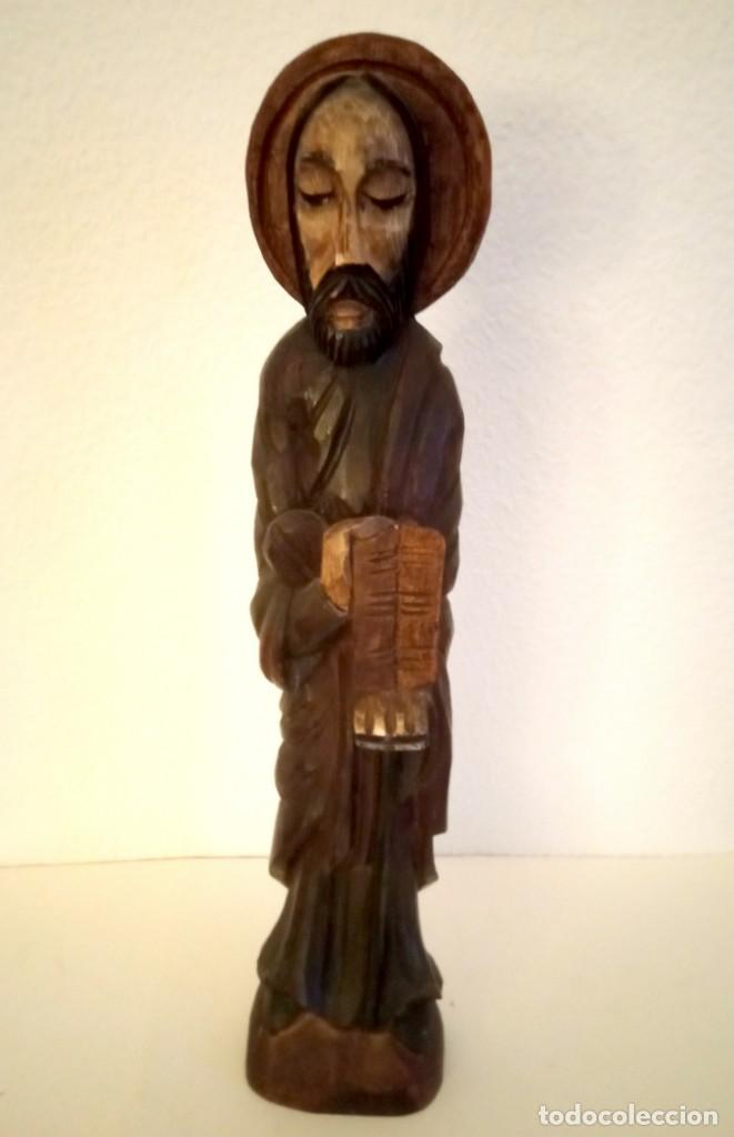 Antig&uuml;edades: figura de Moises en madera policromada - Foto 1