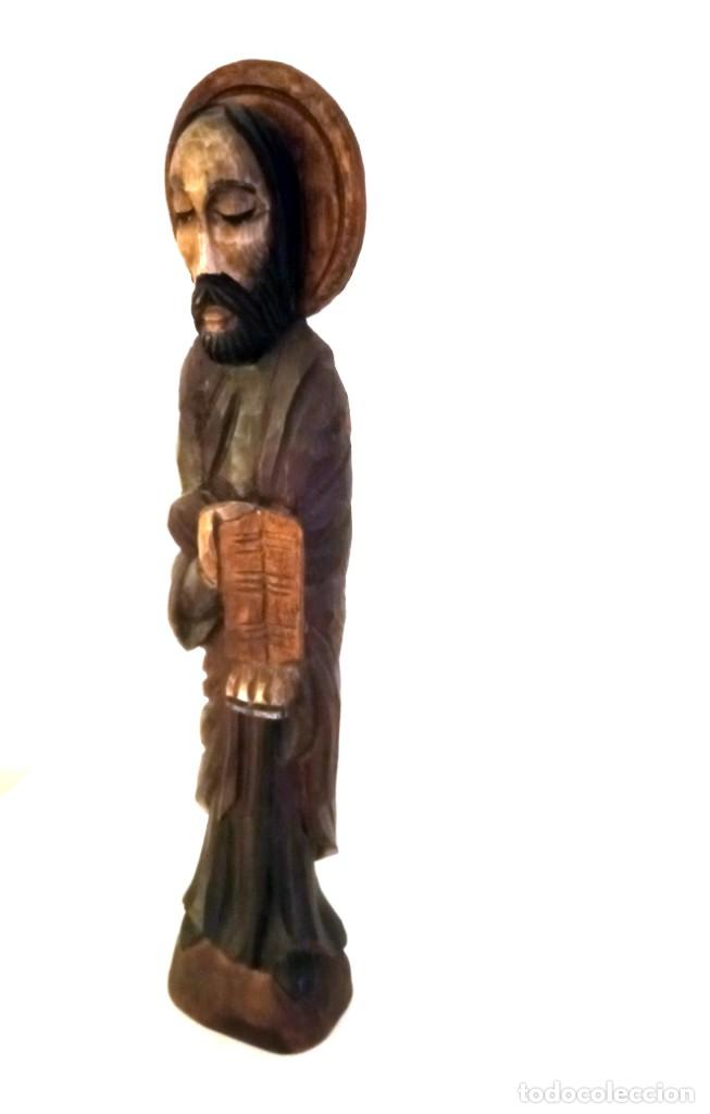 Antig&uuml;edades: figura de Moises en madera policromada - Foto 2