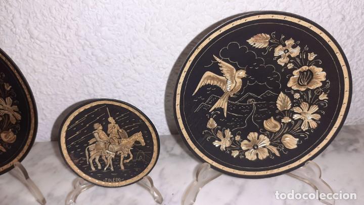 Antig&uuml;edades: Conjunto de platos en oro damasquinado - Foto 2